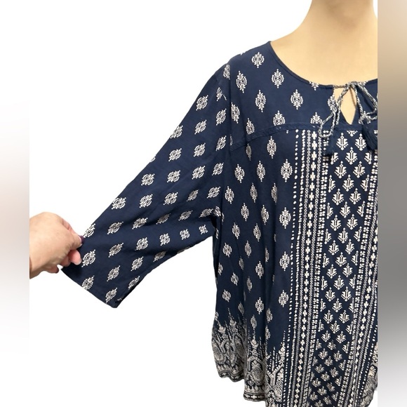 Catherines Plus Size 3X 26-28W Navy Blue Top with White Print & Neck Tassel Ties - Picture 3 of 9